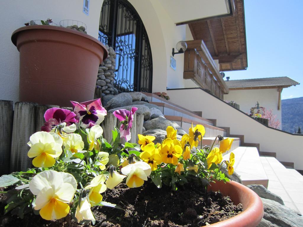 Aparthotel Garni Haus Hubertus マッレス・ヴェノスタ エクステリア 写真