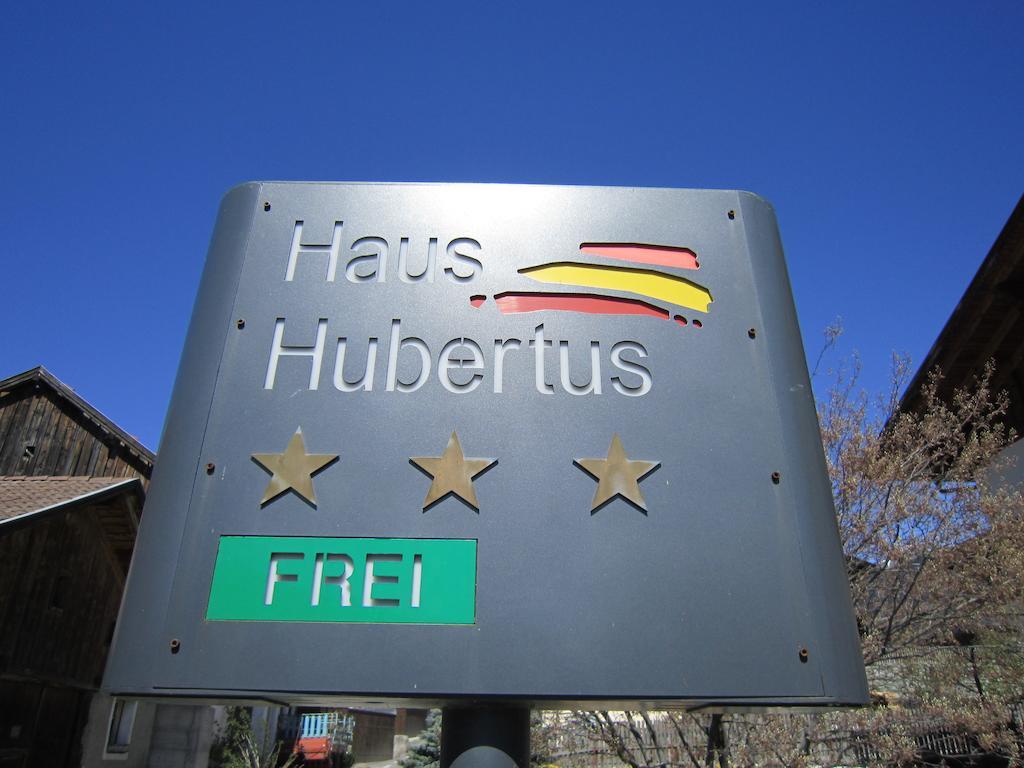 Aparthotel Garni Haus Hubertus マッレス・ヴェノスタ エクステリア 写真