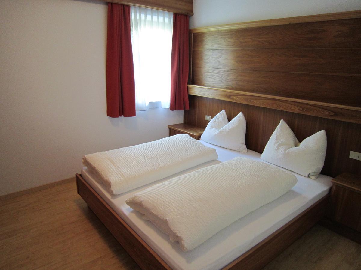 Aparthotel Garni Haus Hubertus マッレス・ヴェノスタ エクステリア 写真