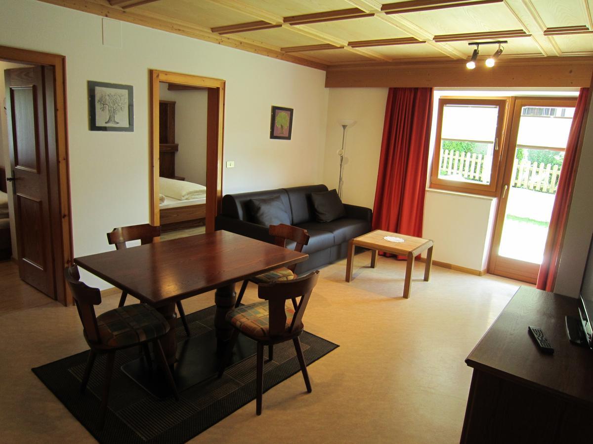 Aparthotel Garni Haus Hubertus マッレス・ヴェノスタ エクステリア 写真