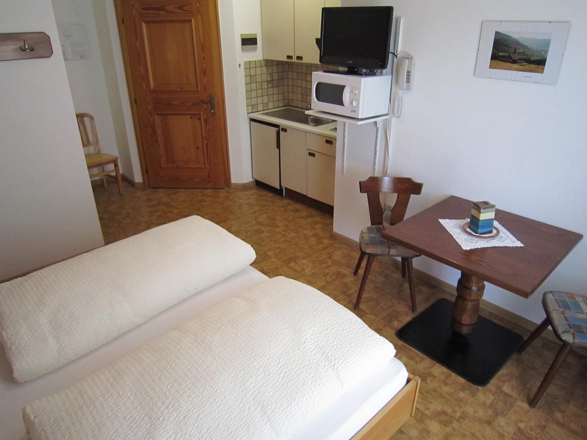 Aparthotel Garni Haus Hubertus マッレス・ヴェノスタ エクステリア 写真