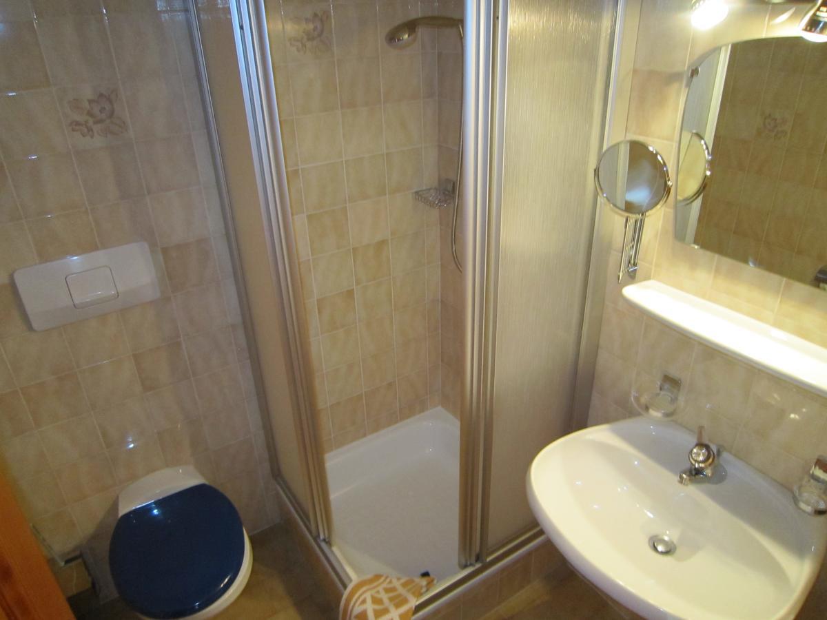 Aparthotel Garni Haus Hubertus マッレス・ヴェノスタ エクステリア 写真