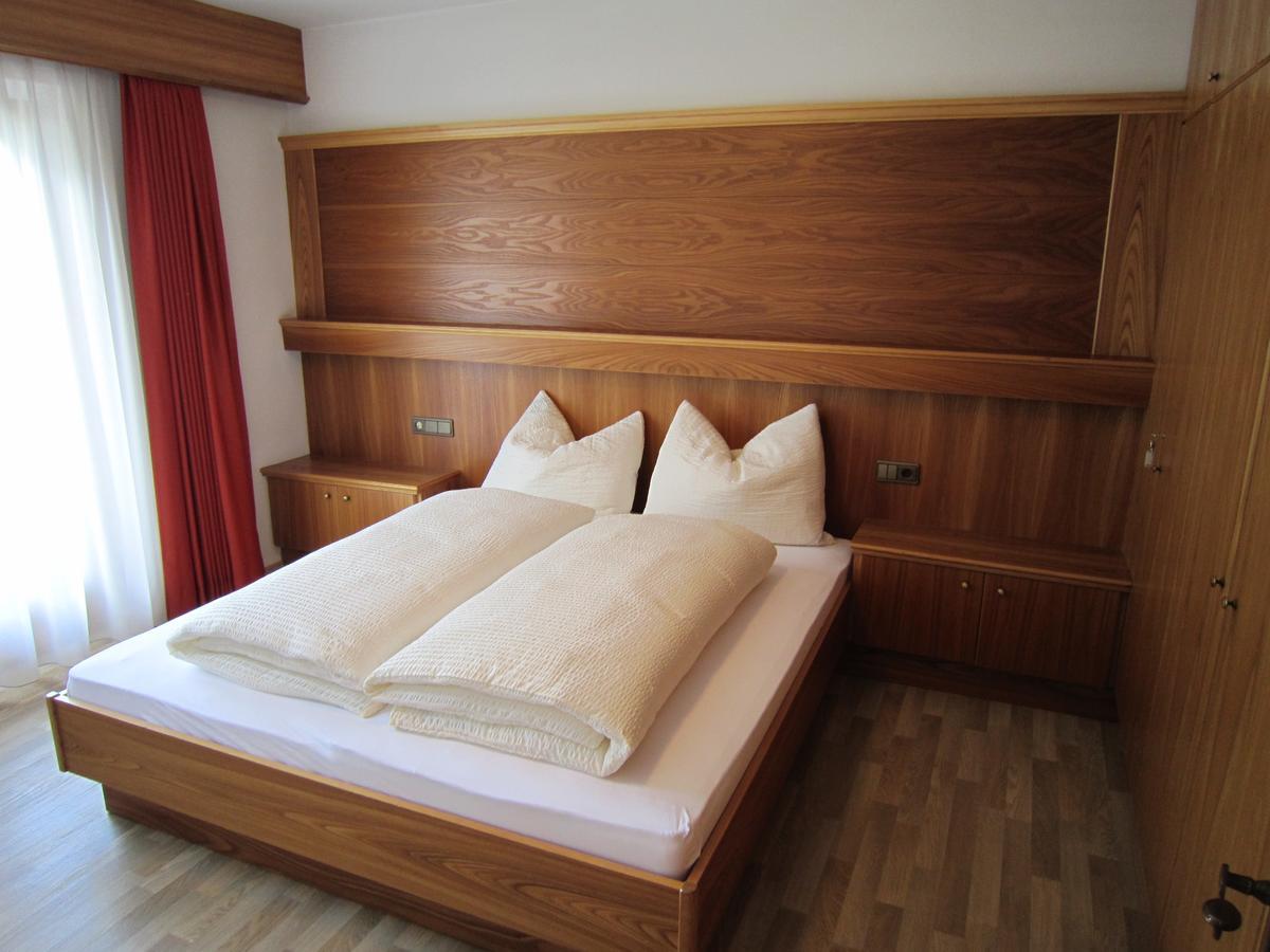 Aparthotel Garni Haus Hubertus マッレス・ヴェノスタ エクステリア 写真